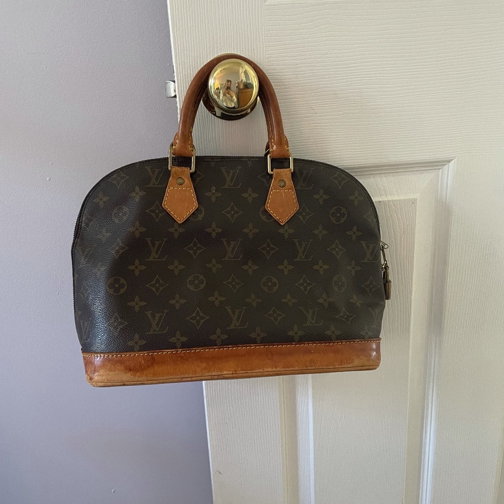 100% Authentic LOUIS VUITTON Monogram Alma PM Purse